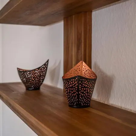 Moderne 2 Raum - Arbeitsplatz - Smarttv - Zentral - Ruhiges Dachgeschoss Apartment *