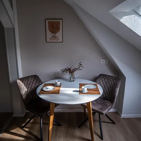 Apartment Moderne 2 Raum - Arbeitsplatz - Smarttv - Zentral - Ruhiges Dachgeschoss *