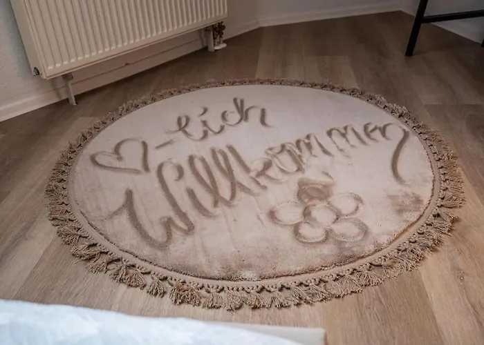 Moderne 2 Raum - Arbeitsplatz - Smarttv - Zentral - Ruhiges Dachgeschoss Erfurt