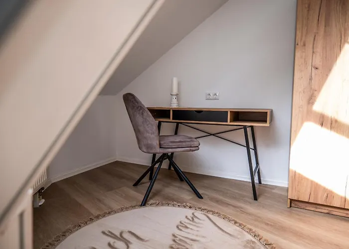 Moderne 2 Raum - Arbeitsplatz - Smarttv - Zentral - Ruhiges Dachgeschoss Lejlighed *