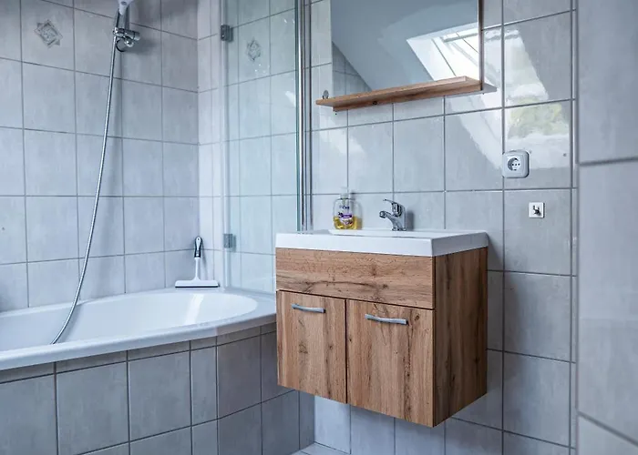 Lejlighed Moderne 2 Raum - Arbeitsplatz - Smarttv - Zentral - Ruhiges Dachgeschoss *