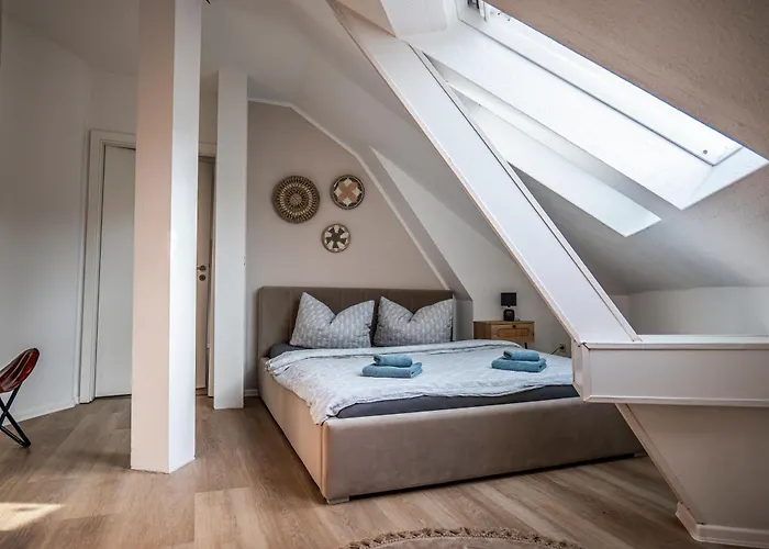 Moderne 2 Raum - Arbeitsplatz - Smarttv - Zentral - Ruhiges Dachgeschoss Lejlighed