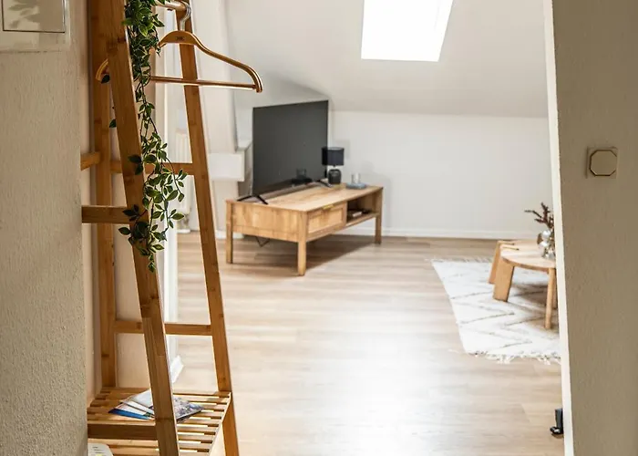 Moderne 2 Raum - Arbeitsplatz - Smarttv - Zentral - Ruhiges Dachgeschoss Erfurt